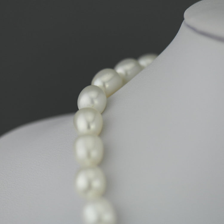 Collar Kyoto Pearls con cierre bicolor en oro de 9 quilates
