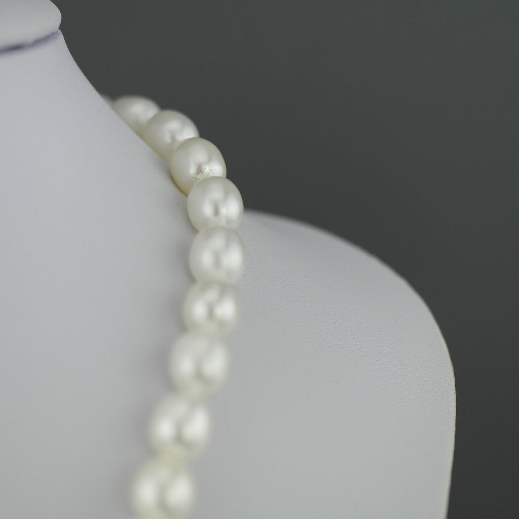 Collar Kyoto Pearls con cierre bicolor en oro de 9 quilates