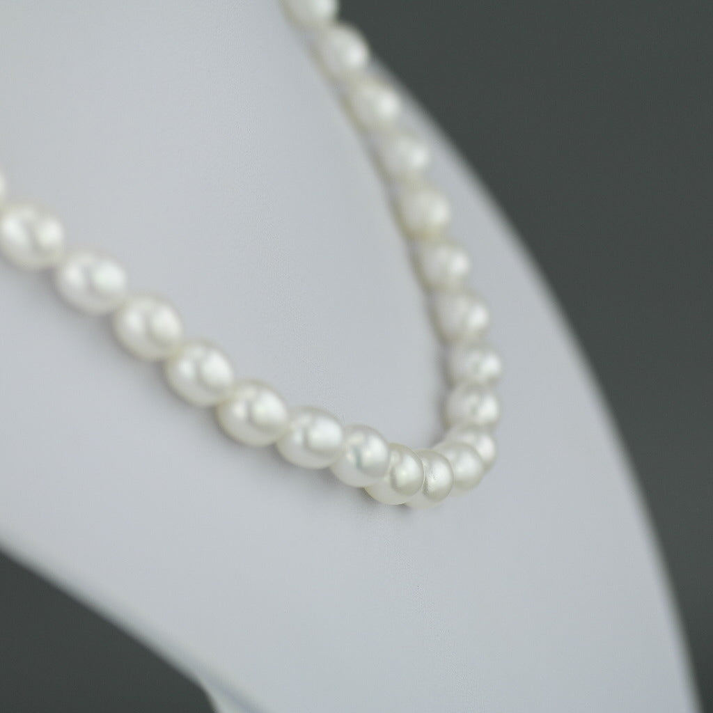 Collar Kyoto Pearls con cierre bicolor en oro de 9 quilates