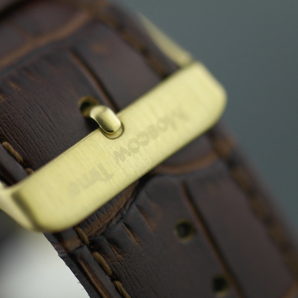 Vergoldete Automatik-Armbanduhr „Moscow Time“ mit braunem Lederarmband 