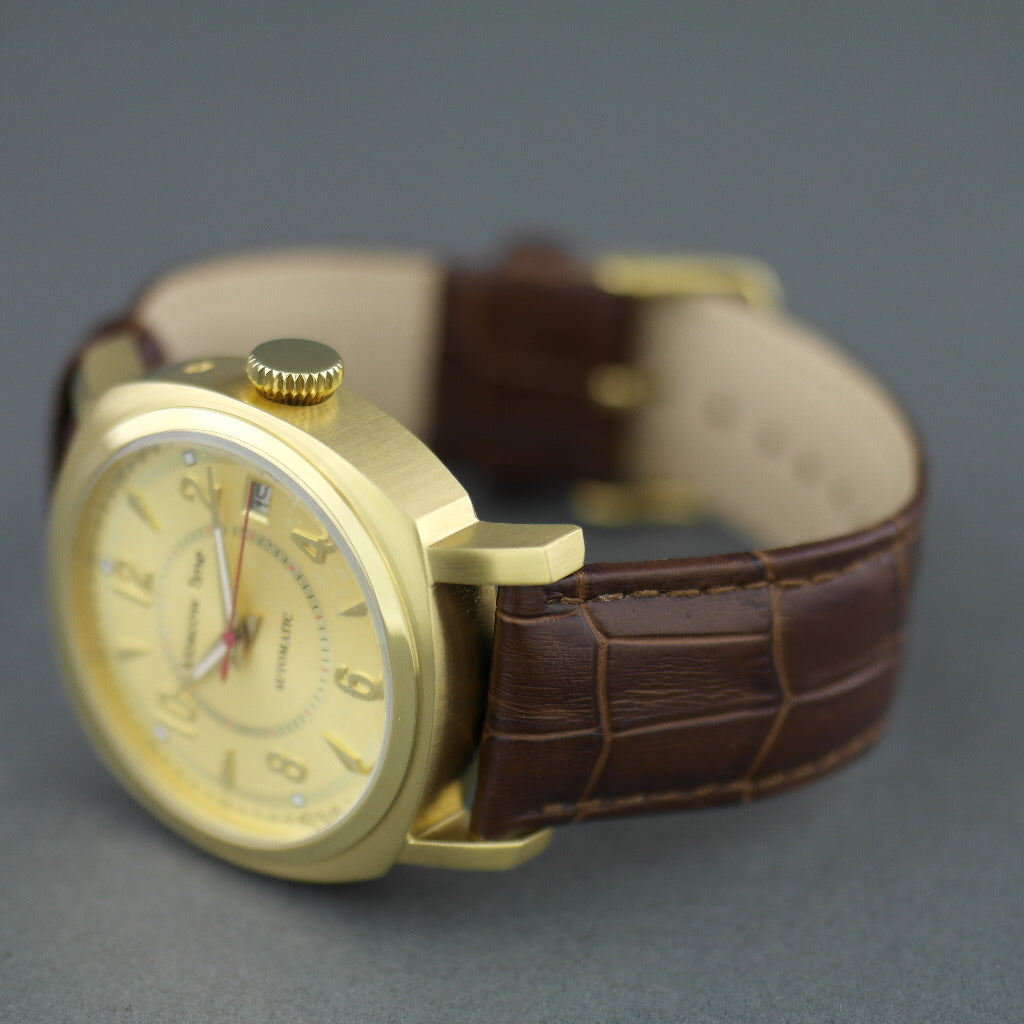 Vergoldete Automatik-Armbanduhr „Moscow Time“ mit braunem Lederarmband 