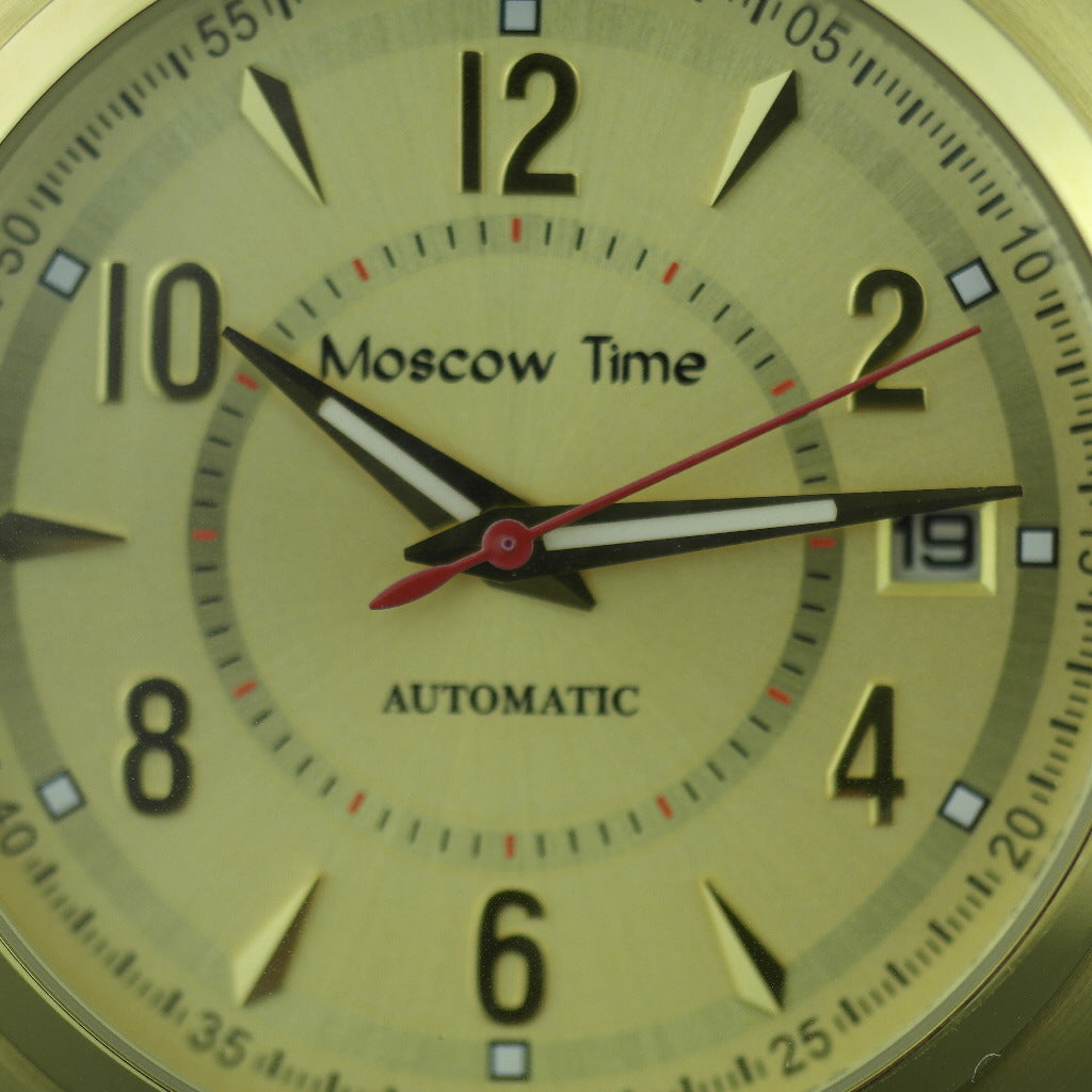 Vergoldete Automatik-Armbanduhr „Moscow Time“ mit braunem Lederarmband 