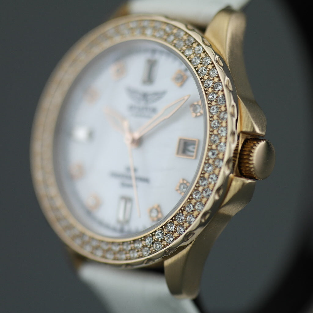 Reloj de pulsera Aviator chapado en oro con incrustaciones de Basilea y correas intercambiables.