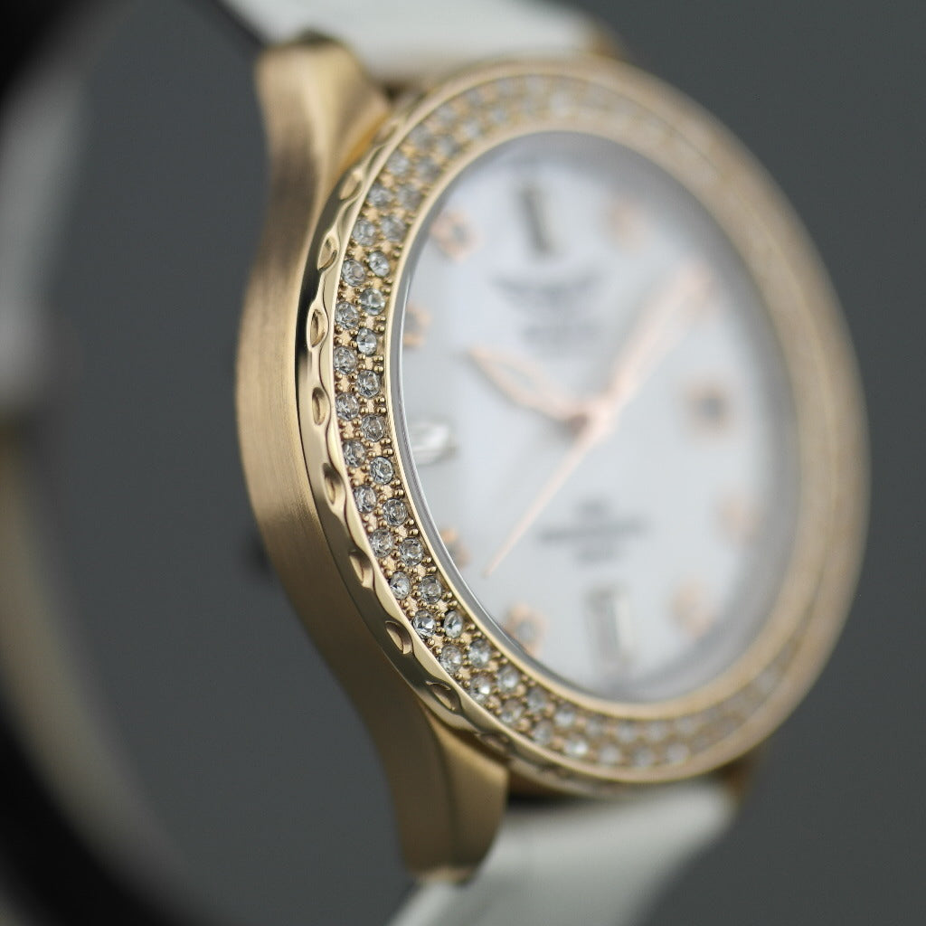 Reloj de pulsera Aviator chapado en oro con incrustaciones de Basilea y correas intercambiables.