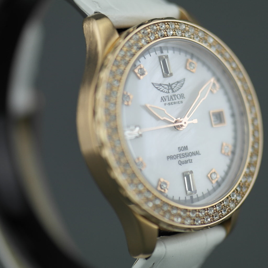 Reloj de pulsera Aviator chapado en oro con incrustaciones de Basilea y correas intercambiables.