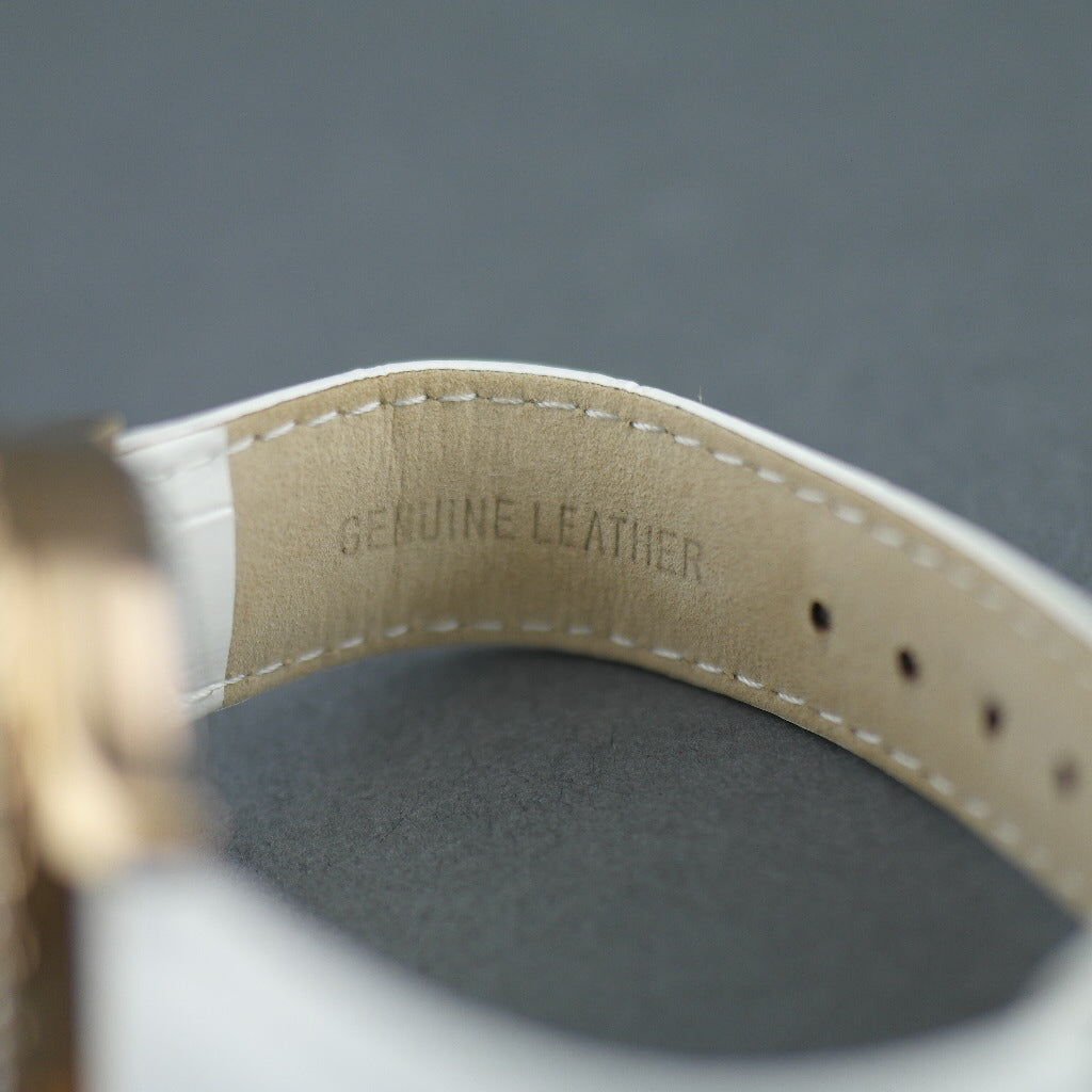 Reloj de pulsera Aviator chapado en oro con incrustaciones de Basilea y correas intercambiables.