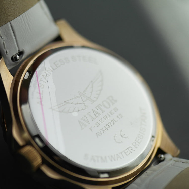 Reloj de pulsera Aviator chapado en oro con incrustaciones de Basilea y correas intercambiables.
