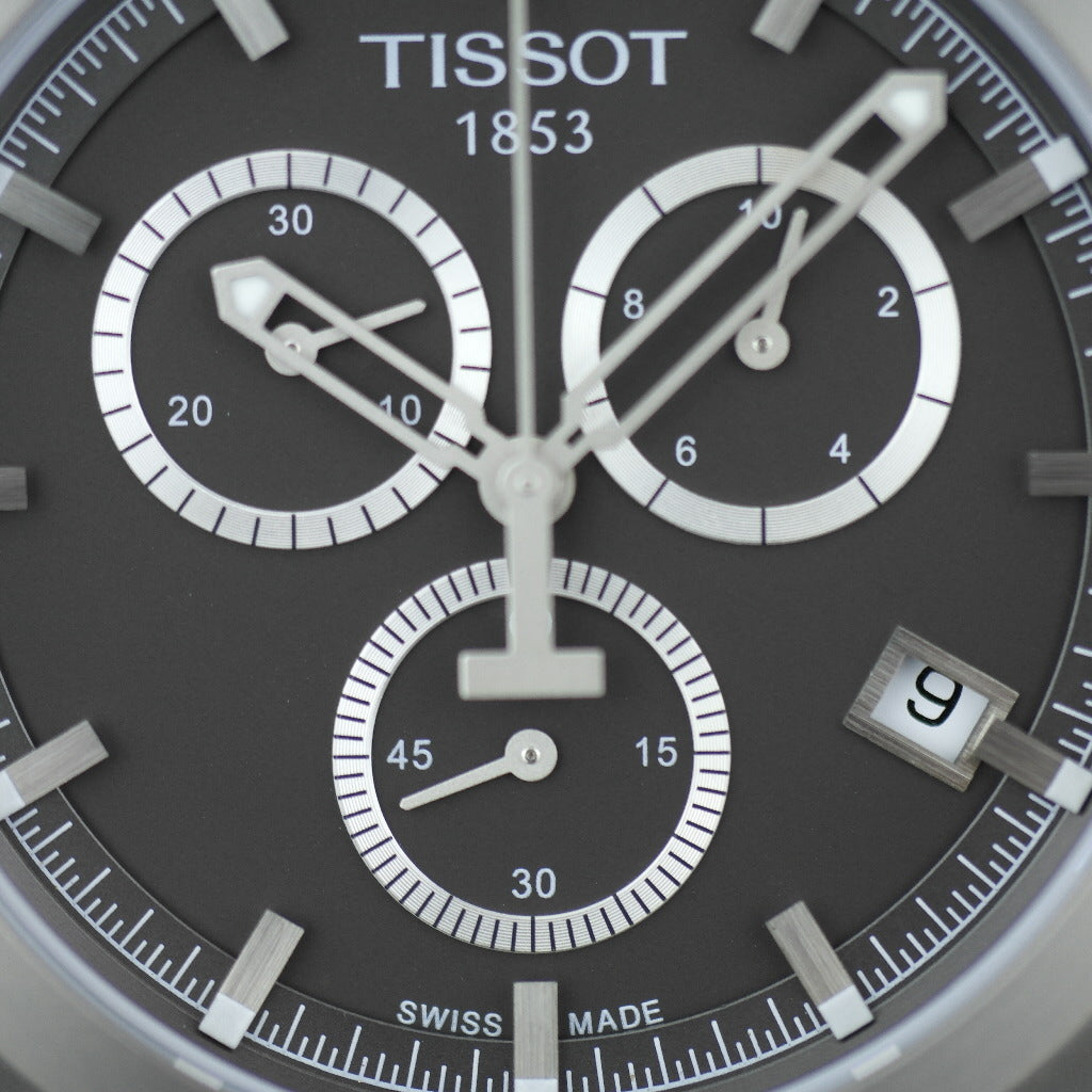 Tissot T-Sport Titanium Datum Chronograph Herrenarmbanduhr mit anthrazitfarbenem Zifferblatt