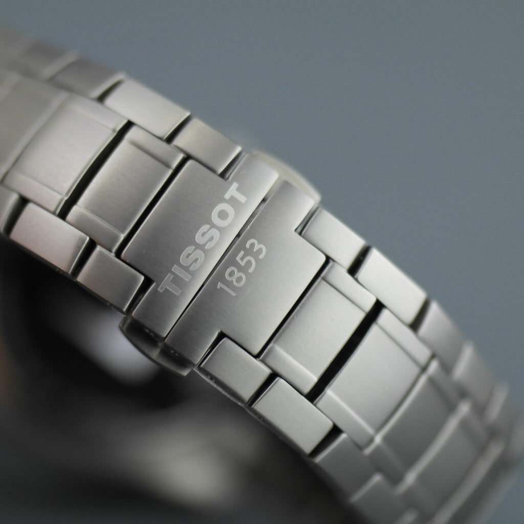 Tissot T-Sport Titanium Datum Chronograph Herrenarmbanduhr mit anthrazitfarbenem Zifferblatt