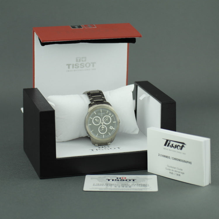Tissot T-Sport Titanium Datum Chronograph Herrenarmbanduhr mit anthrazitfarbenem Zifferblatt