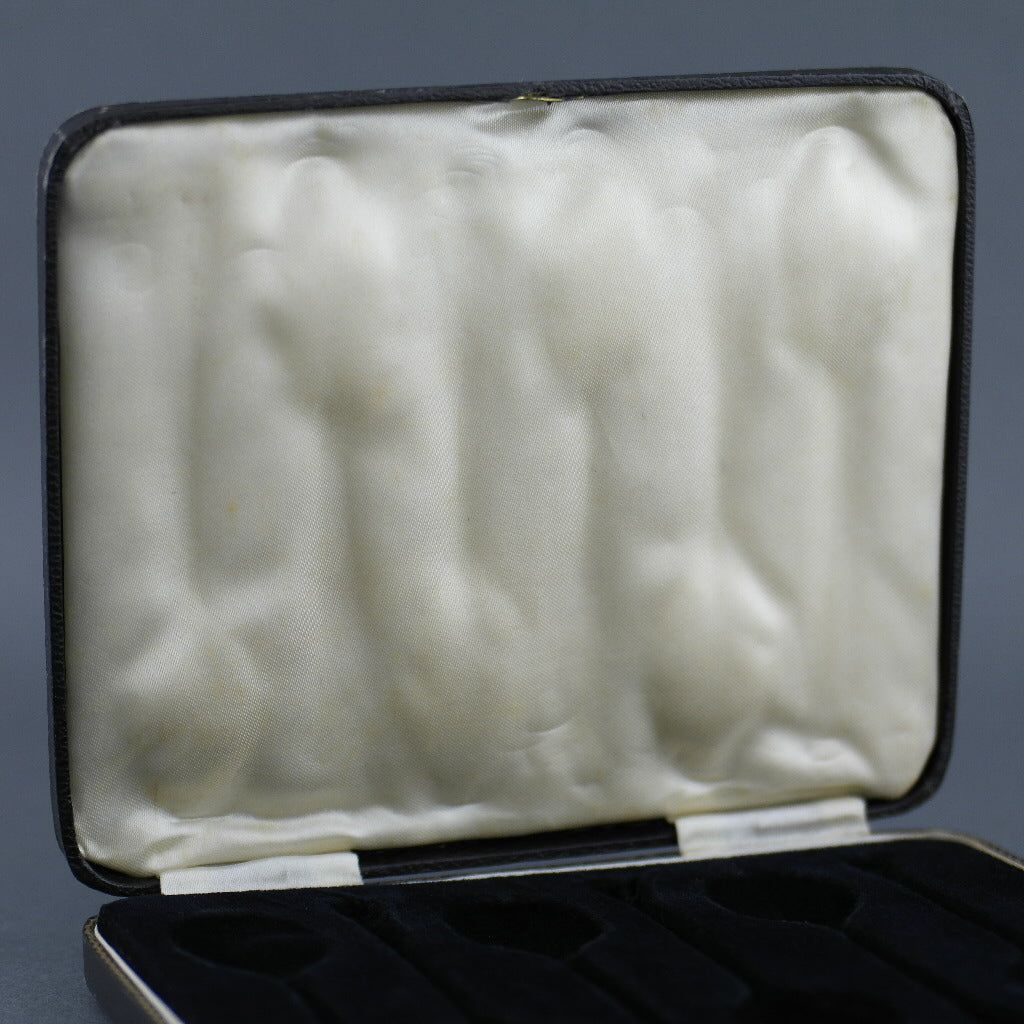 Caja antigua para cucharas de té y café fabricada en el Imperio Británico Imperial.