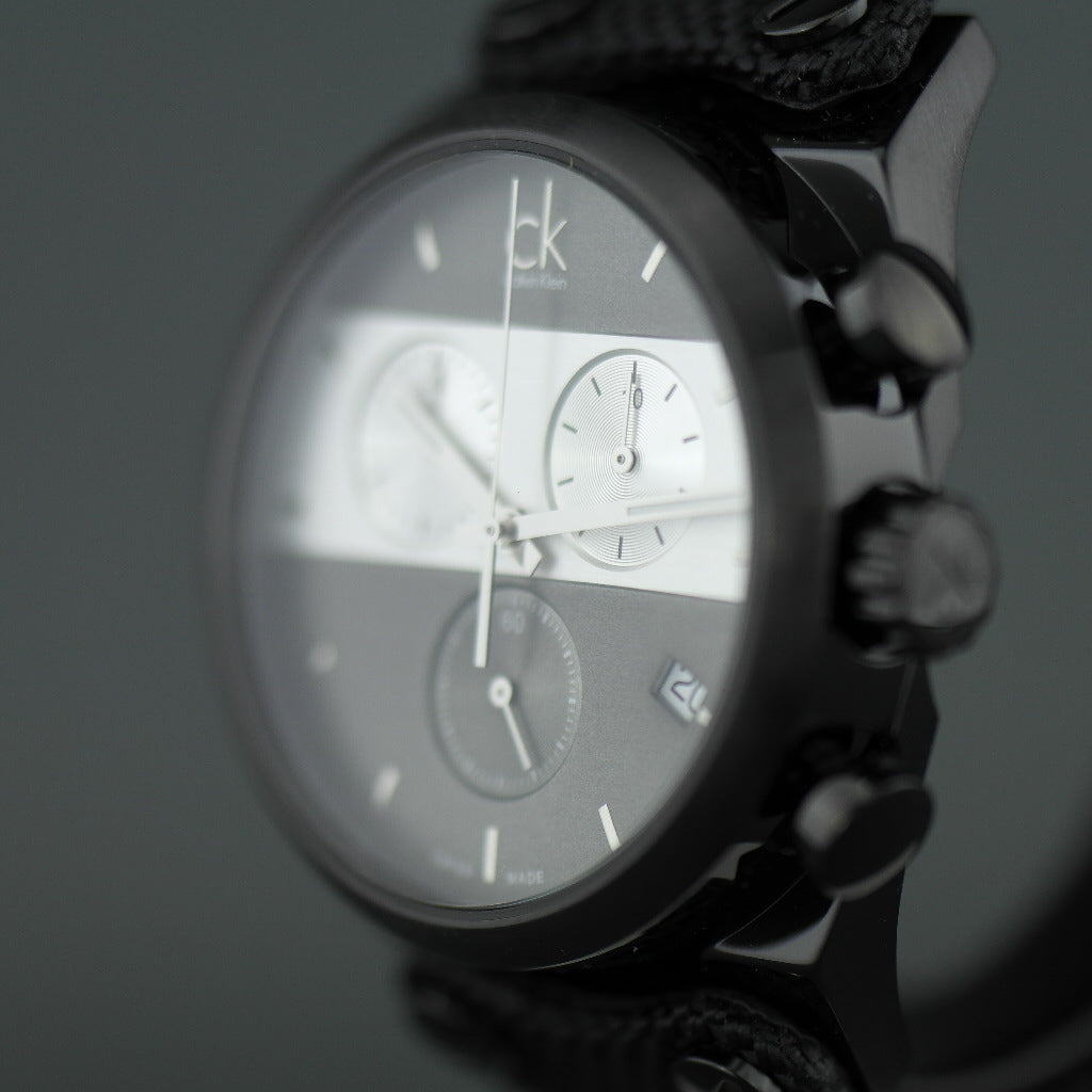Calvin Klein Herrenarmbanduhr Swiss Chronograph mit schwarzem Stoffband