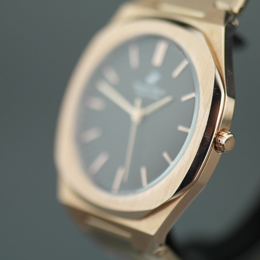 Beverly Hills Polo Club Reloj de pulsera chapado en oro de estilo icónico con esfera de bronce