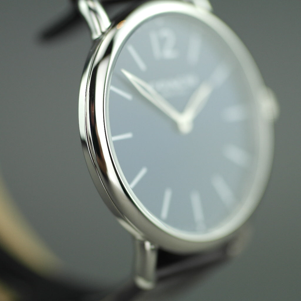 Reloj clásico Coach azul y marrón de la colección Delancey