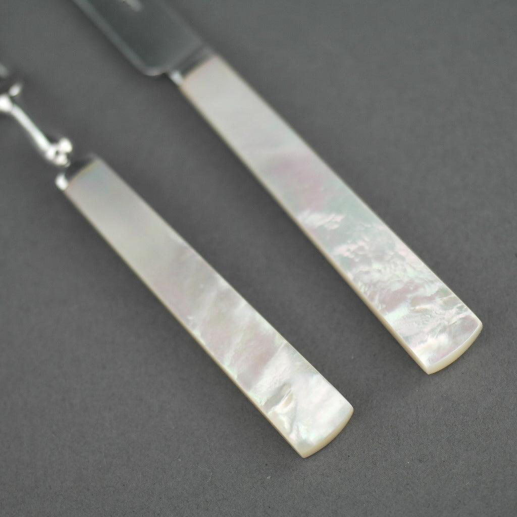 Antiguo juego de doce tenedores y cuchillos cubiertos de plata maciza Sheffield de 1933 con mangos de nácar / MOP