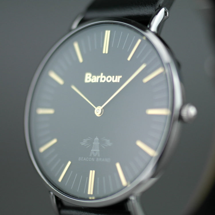 Reloj de pulsera Barbour Hartley con esfera negra y correa de piel.