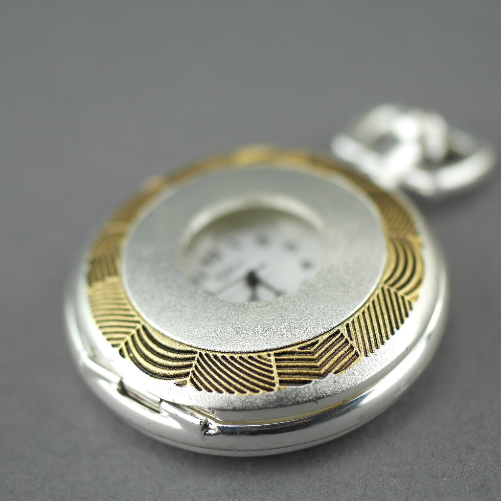 Half Hunter versilberte Taschenuhr mit arabischen Ziffern
