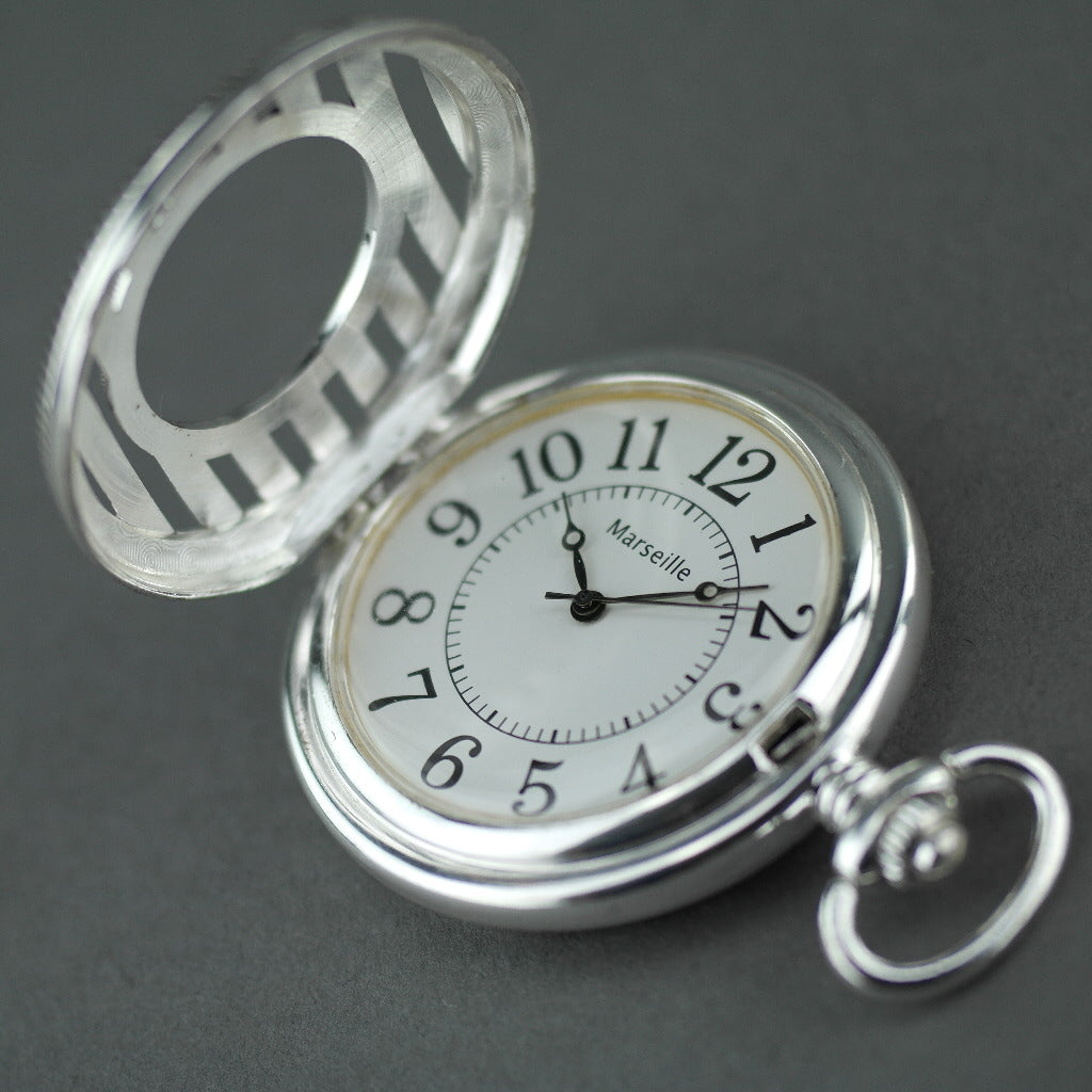 Marseille Half Hunter. Versilberte Taschenuhr mit arabischen Ziffern