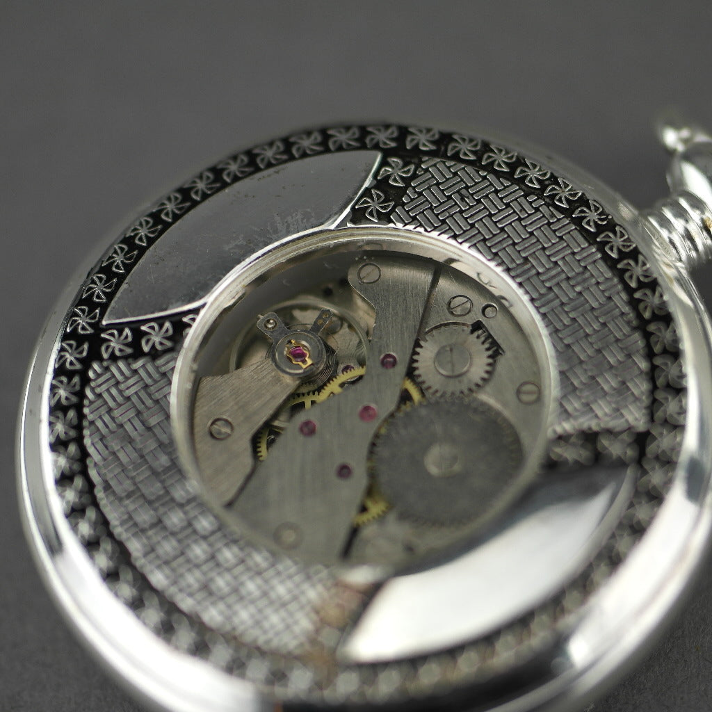 Marseille Half Hunter. Versilberte Taschenuhr mit arabischen Ziffern