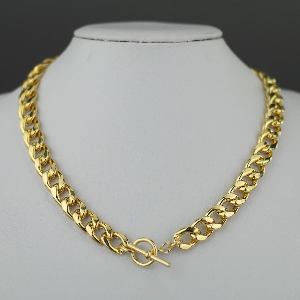 Dyadema Collar de cadena curvada con barra en T de plata de ley chapada en oro de 18 quilates hecho en Italia