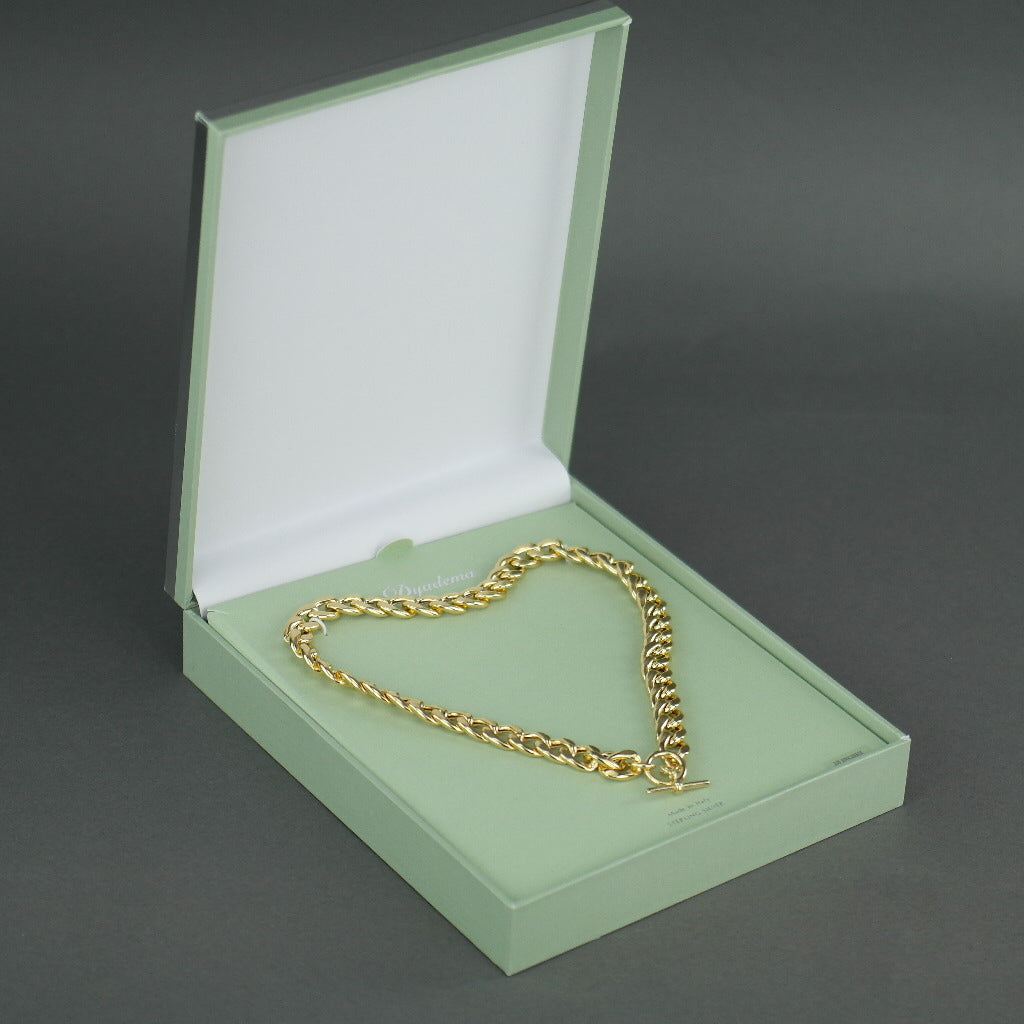 Dyadema Collar de cadena curvada con barra en T de plata de ley chapada en oro de 18 quilates hecho en Italia
