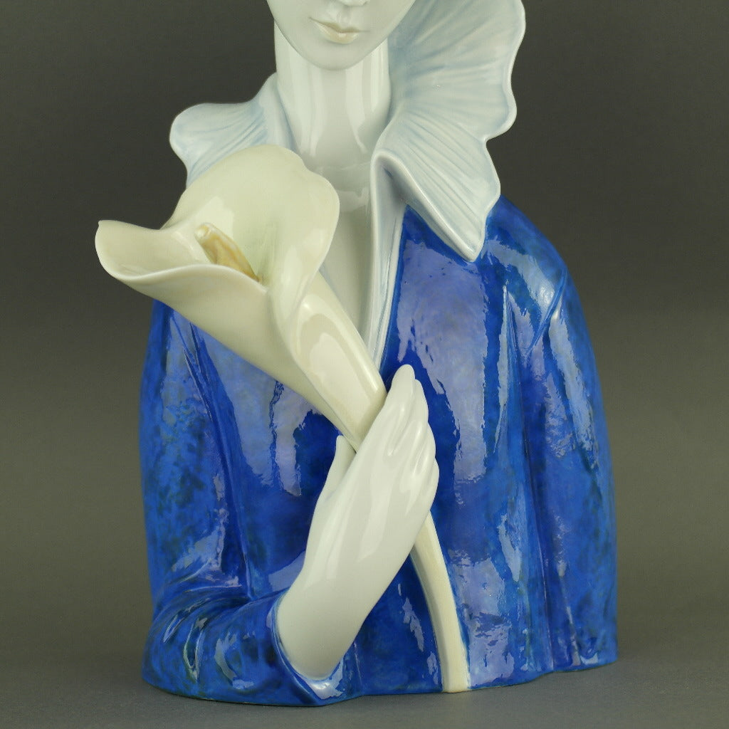 LLADRO Edición Limitada Una mujer de ojos azules y figura de Porcelana Colección Calla Lilly