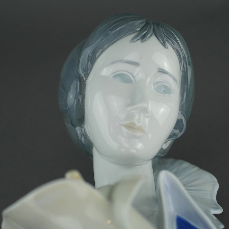 LLADRO Edición Limitada Una mujer de ojos azules y figura de Porcelana Colección Calla Lilly