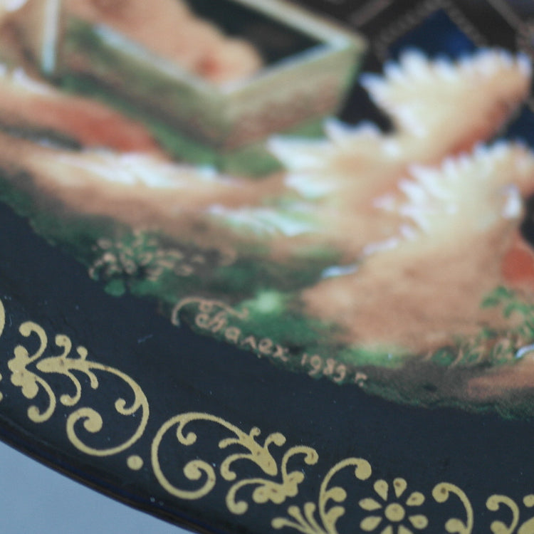 Das goldene Zaumzeug, russischer Märchen-Porzellanteller von Palekh Marsters aus Russland, Wanddekoration