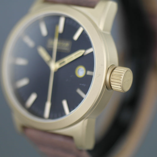 Barbour International Halsted Armbanduhr, braunes Zifferblatt mit Datum und Lederarmband 