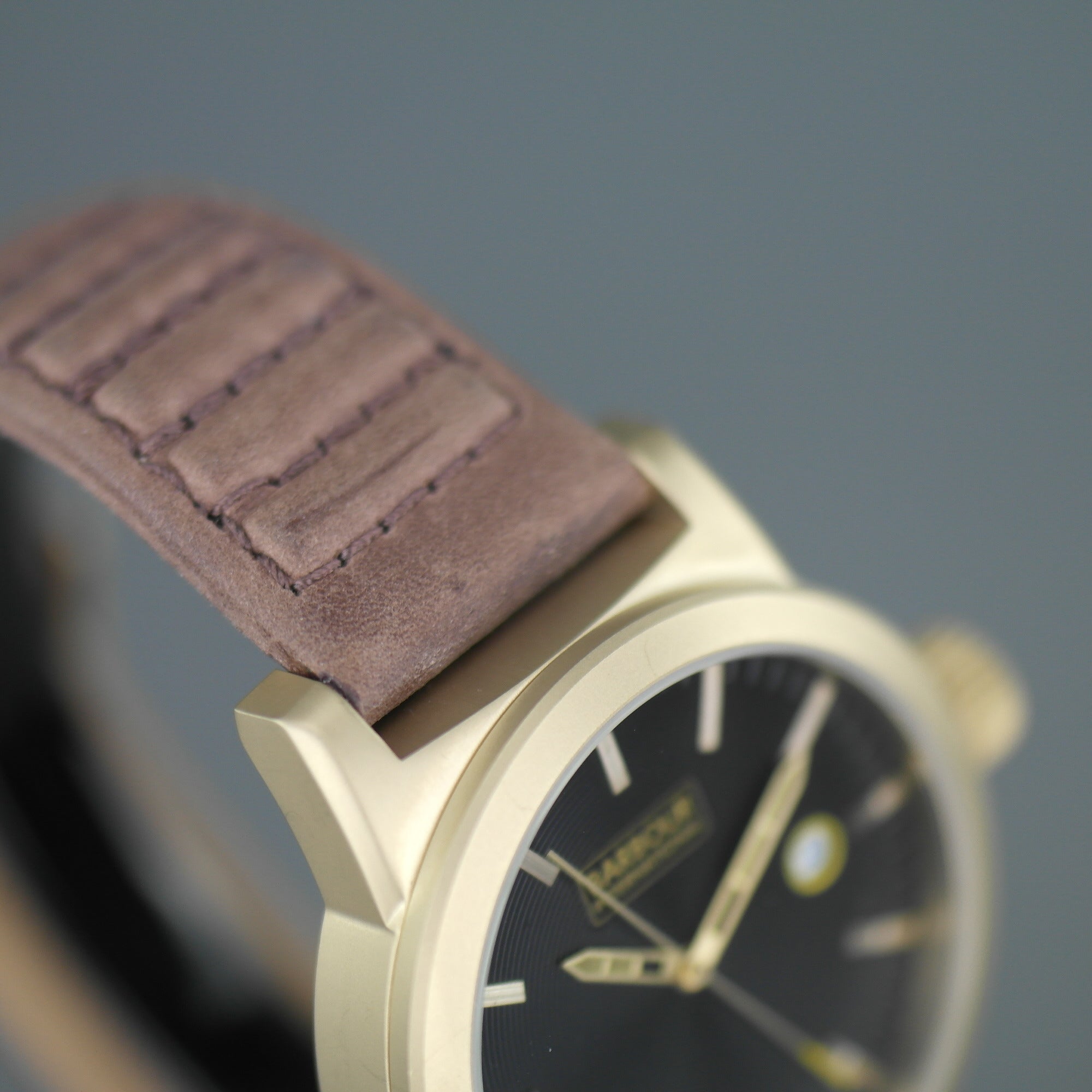 Reloj de pulsera Barbour International Halsted con esfera marrón y fecha y correa de piel 