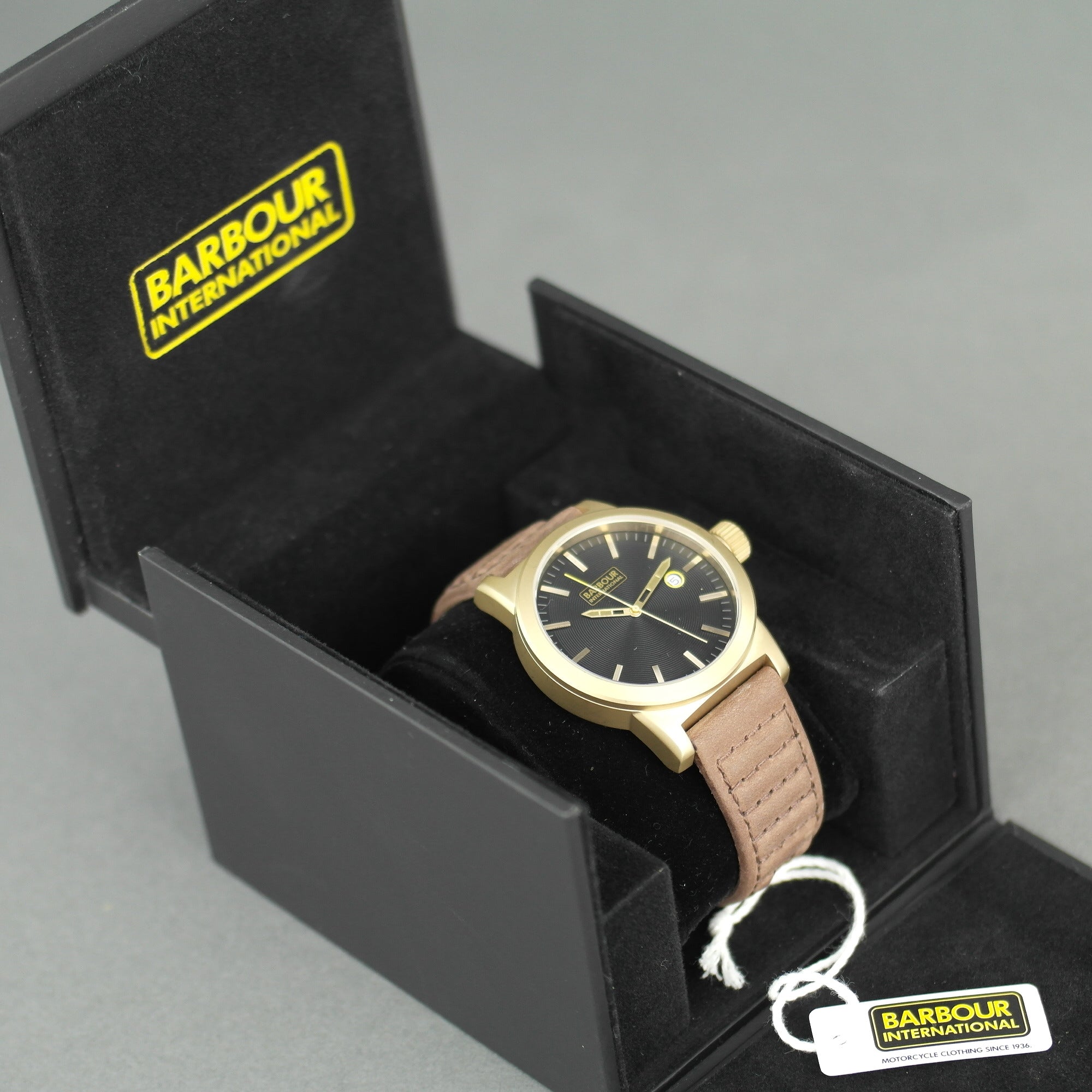 Reloj de pulsera Barbour International Halsted con esfera marrón y fecha y correa de piel 
