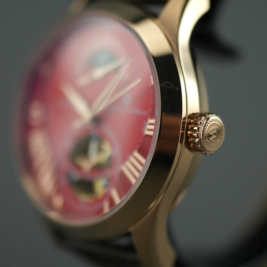 Constantin Weisz Vergoldete Herren-Automatikarmbanduhr mit rotem Zifferblatt und braunem Armband