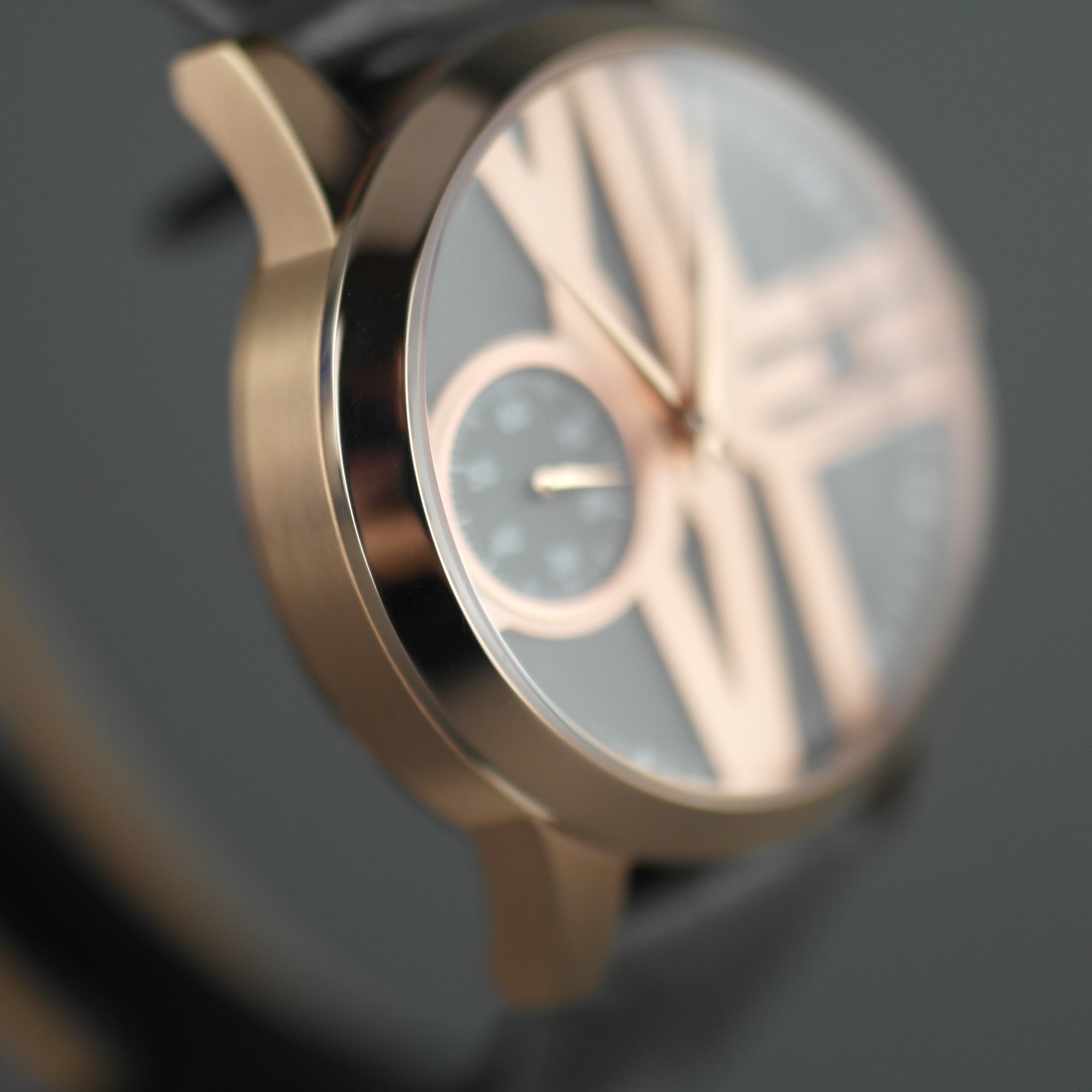 Constantin Weisz vergoldete Automatik-Armbanduhr mit 30 Steinen und grauem Armband