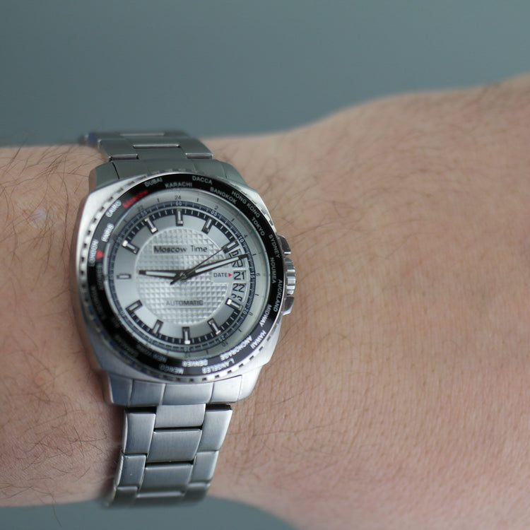 Moskauer Zeit, eine Weltzeituhr. Automatische Herrenarmbanduhr mit Armband