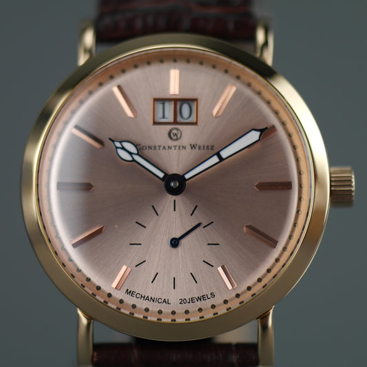 Constantin Weisz Vergoldete mechanische Armbanduhr mit braunem Lederarmband