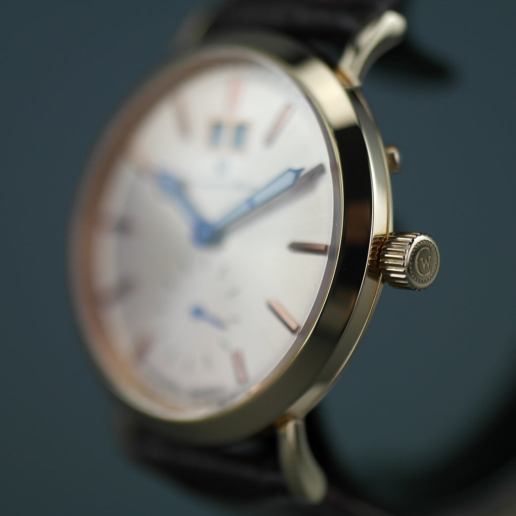 Constantin Weisz Reloj de pulsera mecánico chapado en oro con correa de piel marrón