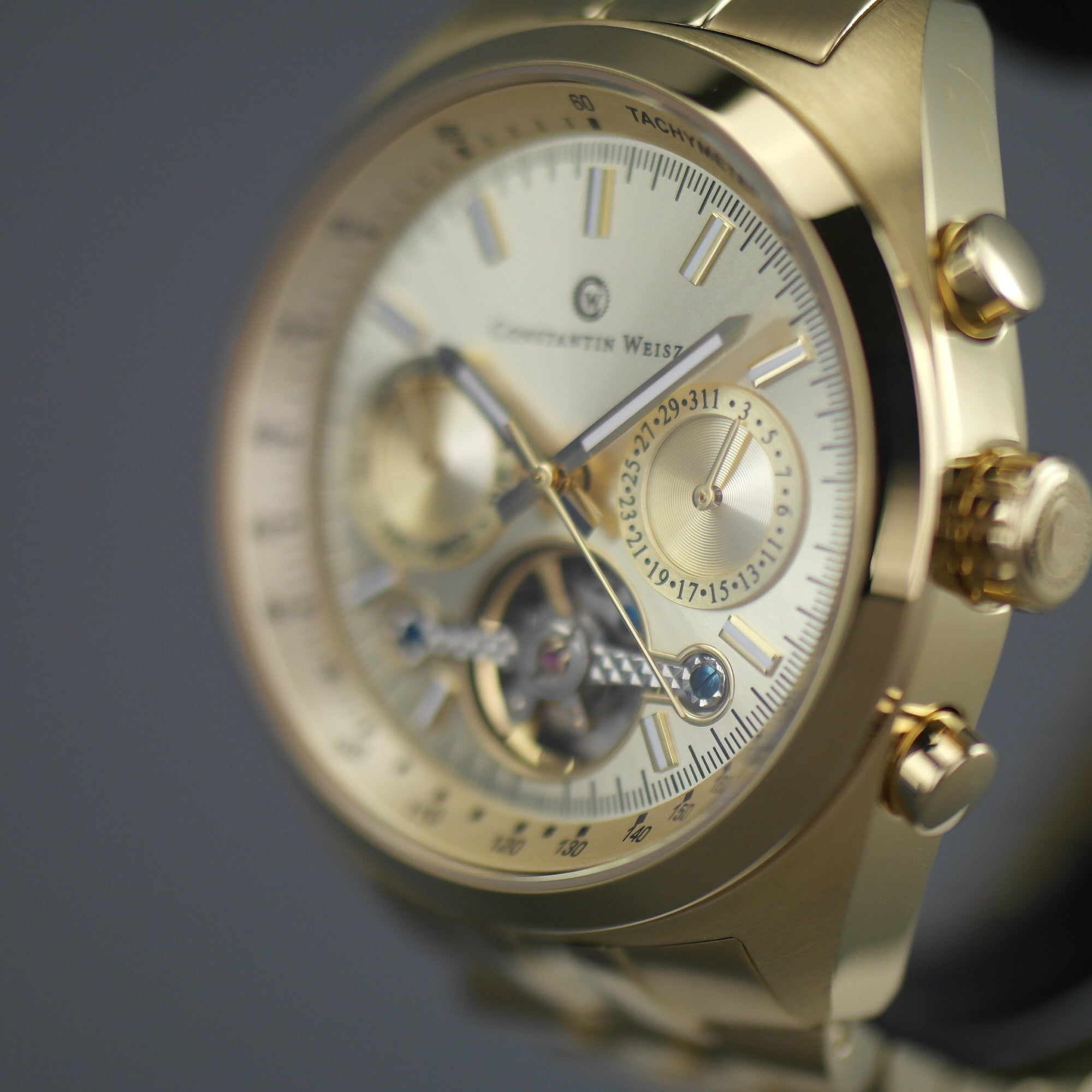 Constantin Weisz Vergoldete automatische Tachymeter-Armbanduhr mit offenem Herzen und Armband