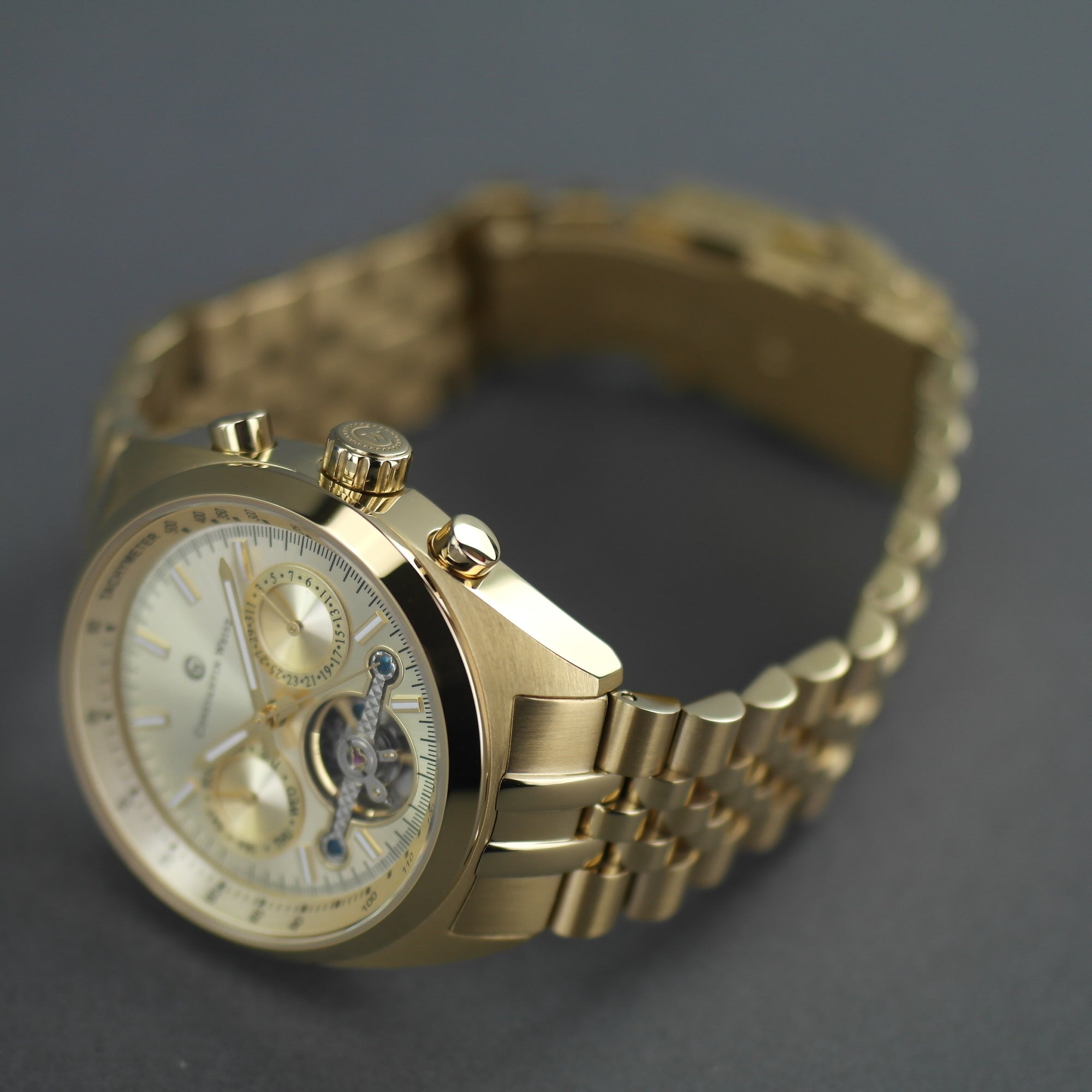 Constantin Weisz Vergoldete automatische Tachymeter-Armbanduhr mit offenem Herzen und Armband