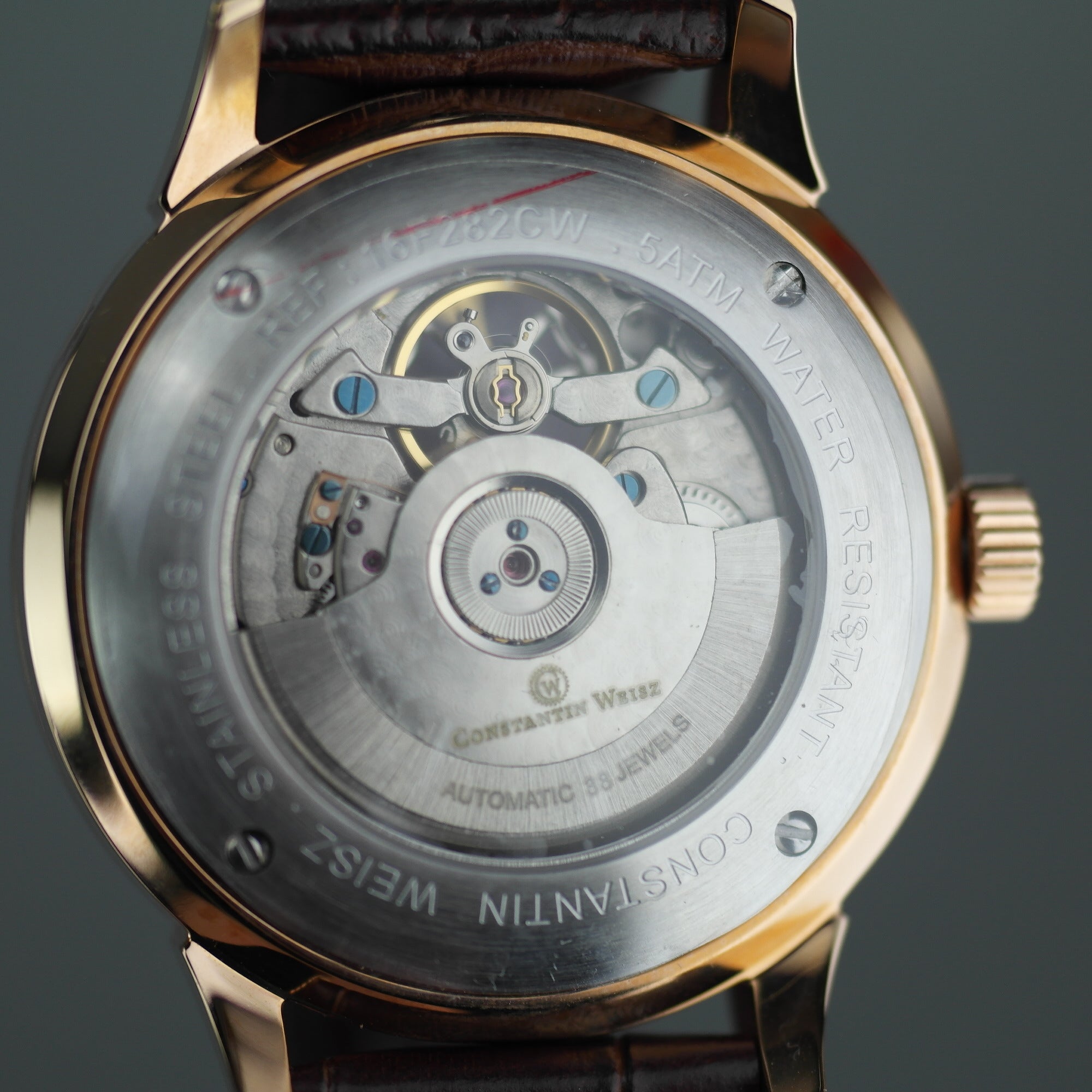 Constantin Weisz Vergoldete Automatik-Armbanduhr mit 38 Steinen und offenem Herzwerk, Lederarmband