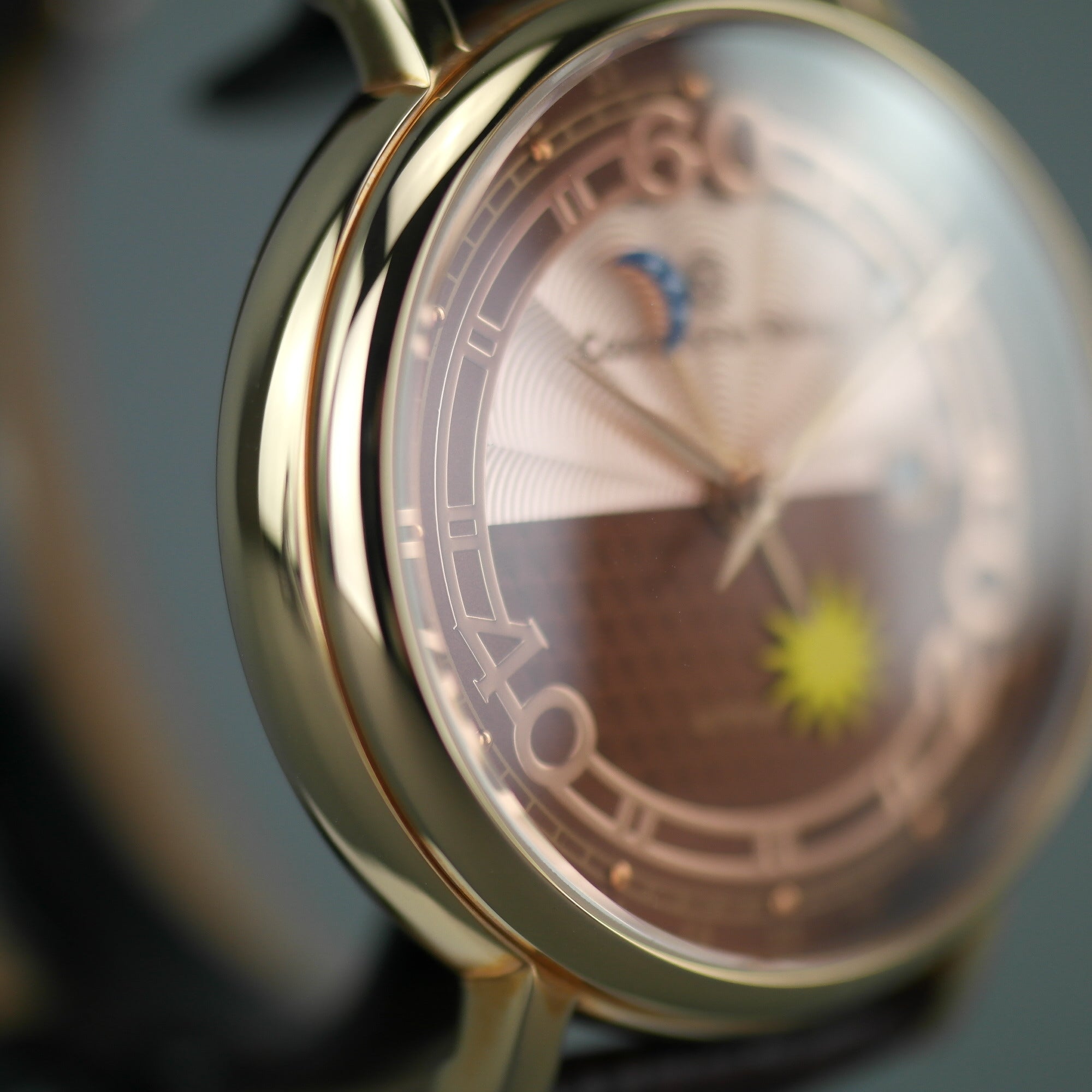 Constantin Weisz Vergoldete automatische 21-Juwelen-Armbanduhr mit Lederarmband Sun Moon