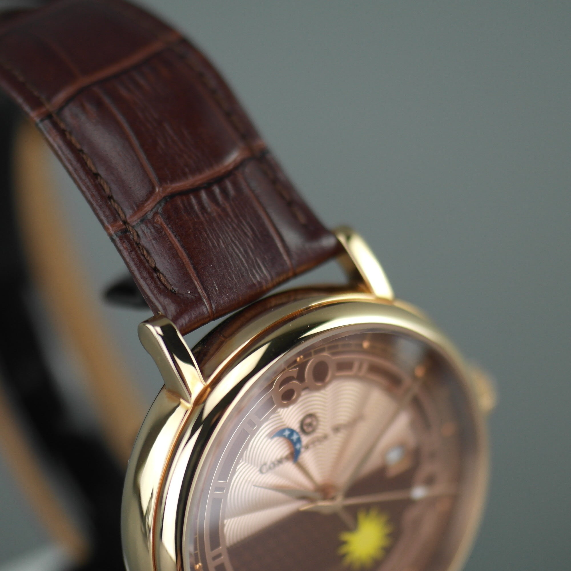 Constantin Weisz Vergoldete automatische 21-Juwelen-Armbanduhr mit Lederarmband Sun Moon