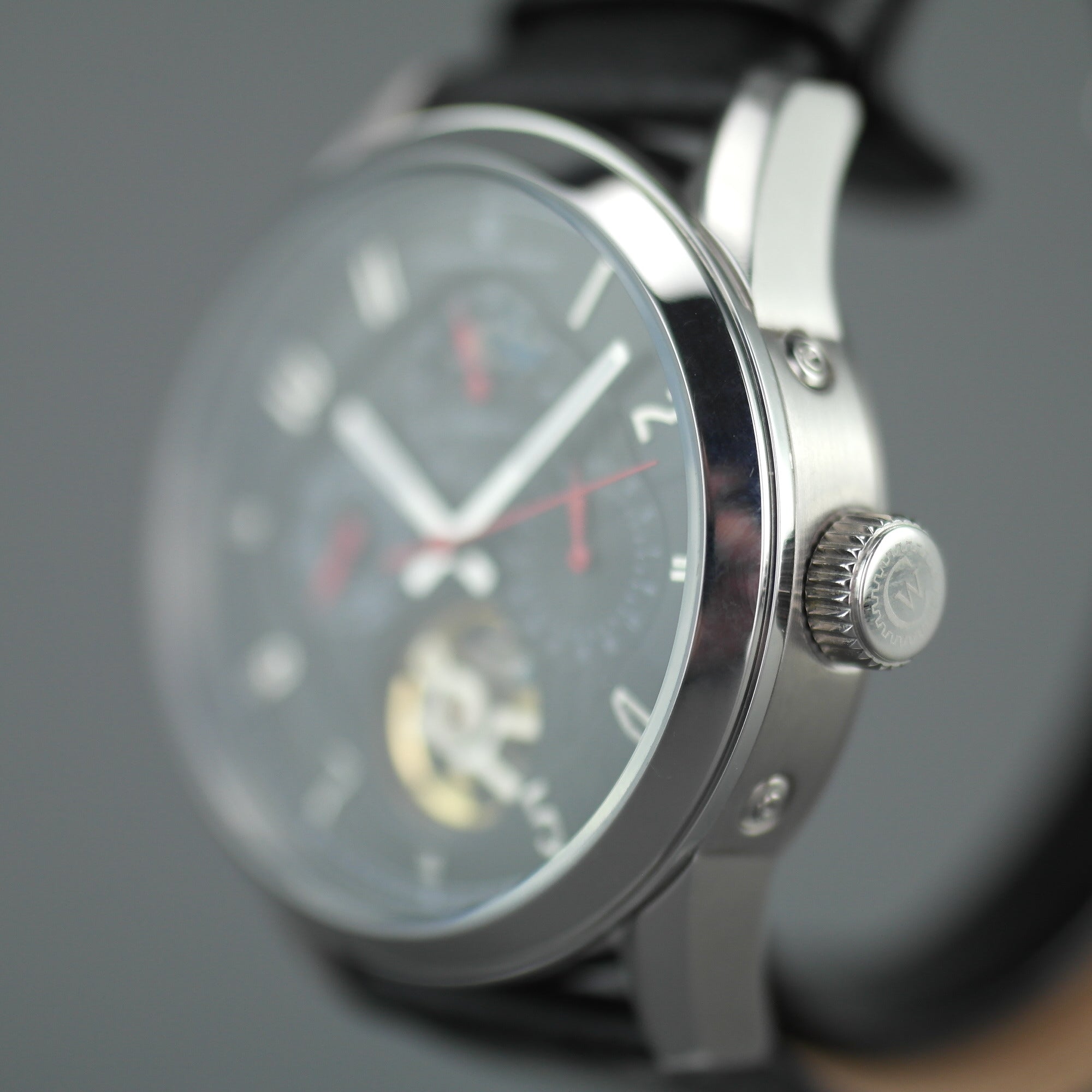 Constantin Weisz Automatikuhr mit 20 Juwelen und schwarzem Lederarmband