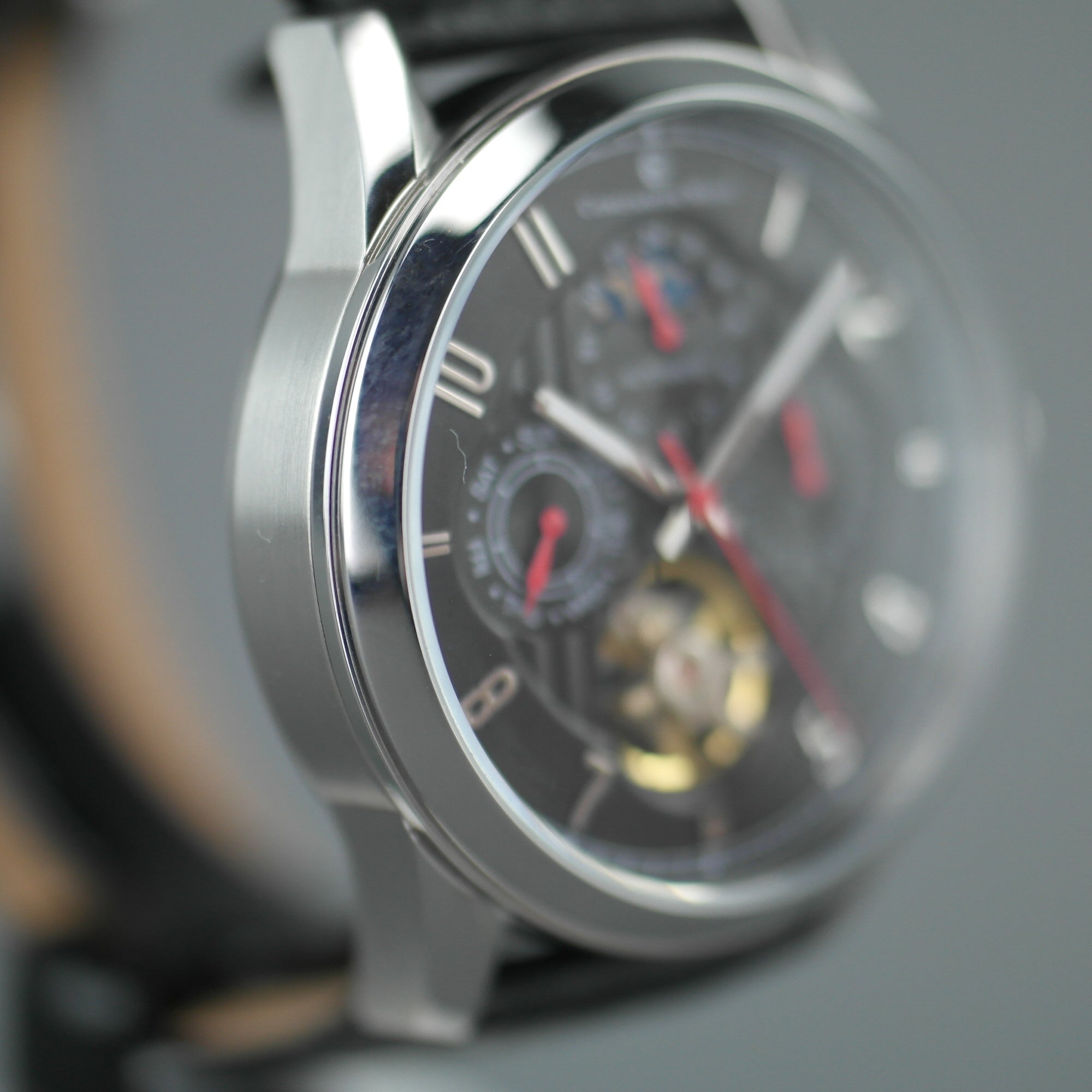 Constantin Weisz Automatikuhr mit 20 Juwelen und schwarzem Lederarmband