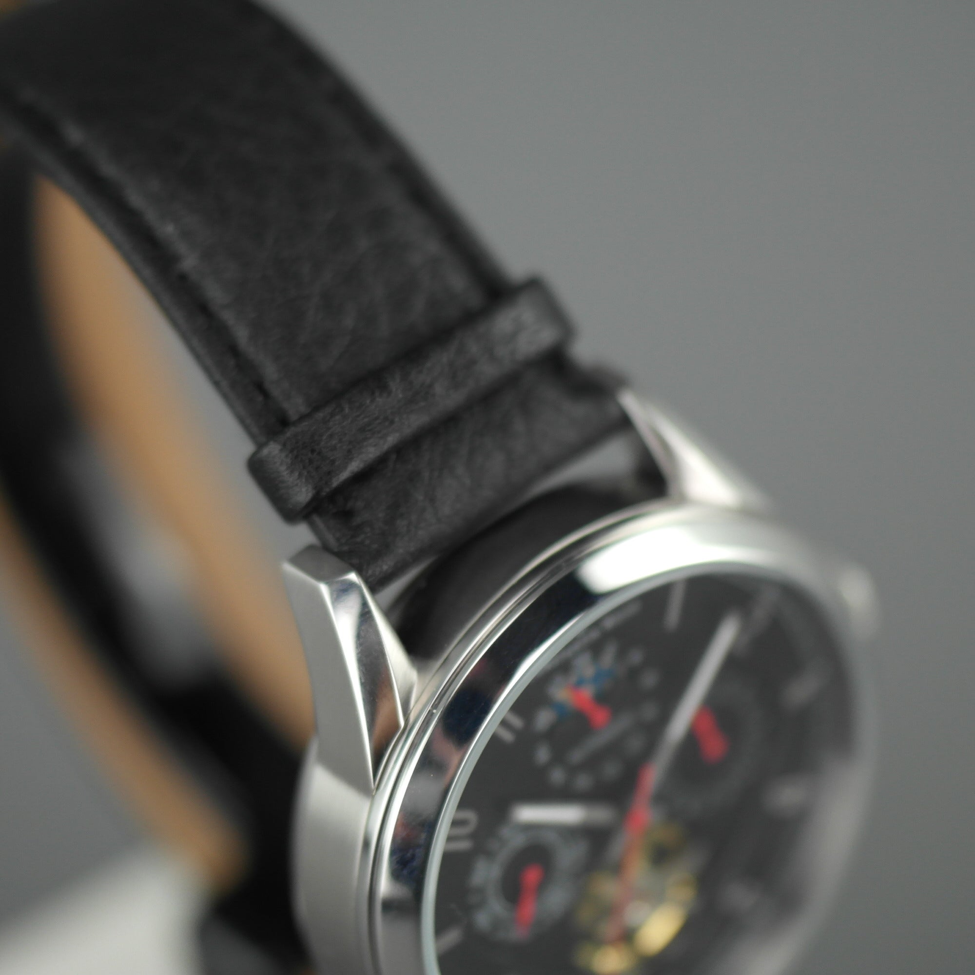 Constantin Weisz Automatikuhr mit 20 Juwelen und schwarzem Lederarmband