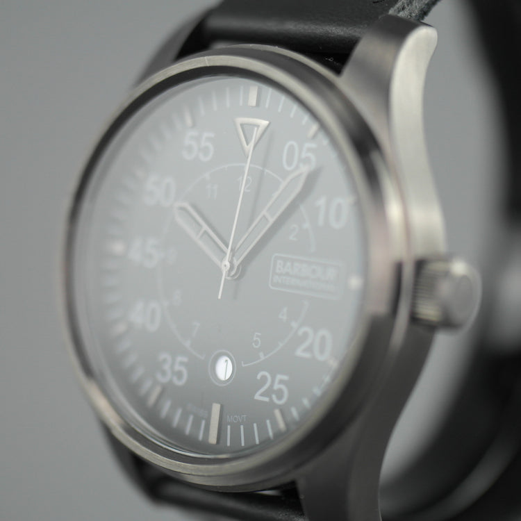 Barbour International Biker-Armbanduhr, schwarzes Zifferblatt mit Datum und Lederarmband 