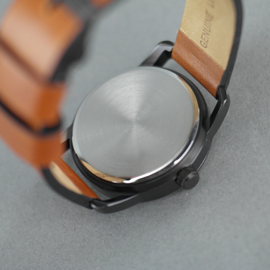 Schwarze Armbanduhr von Barbour International mit braunem Lederarmband 