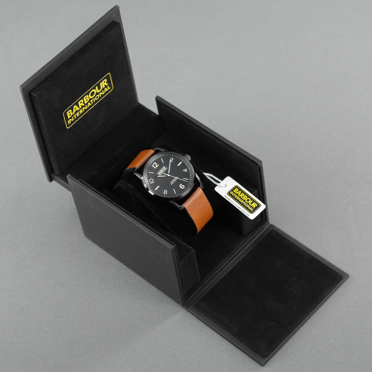 Schwarze Armbanduhr von Barbour International mit braunem Lederarmband 