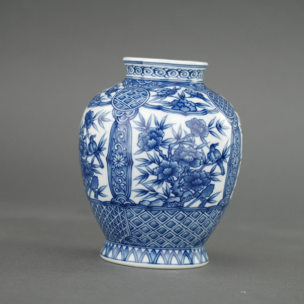 Jarrón de flores oriental azul "Dragon Peak" de Sanyo Porcelain Company