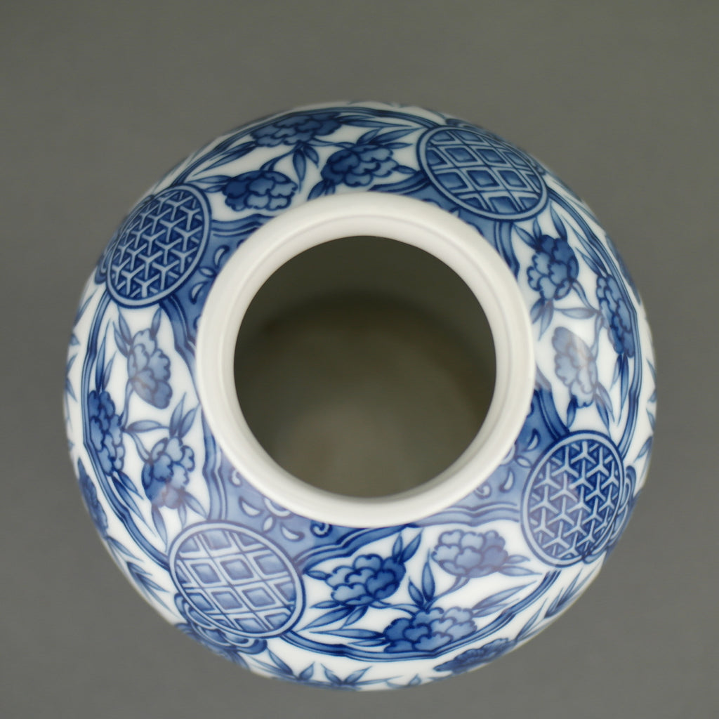 Jarrón de flores oriental azul "Dragon Peak" de Sanyo Porcelain Company