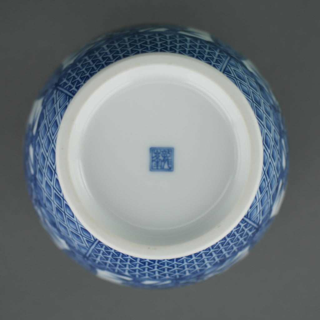 Jarrón de flores oriental azul "Dragon Peak" de Sanyo Porcelain Company